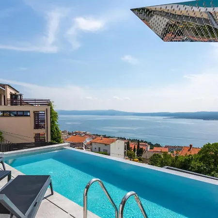 Vakantiehuis 4 Bedroom Lovely In Crikvenica