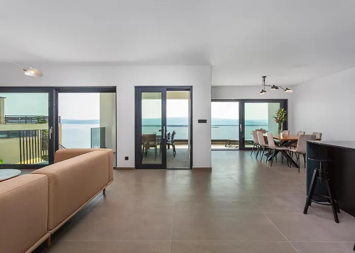 בית נופש 4 Bedroom Lovely In *