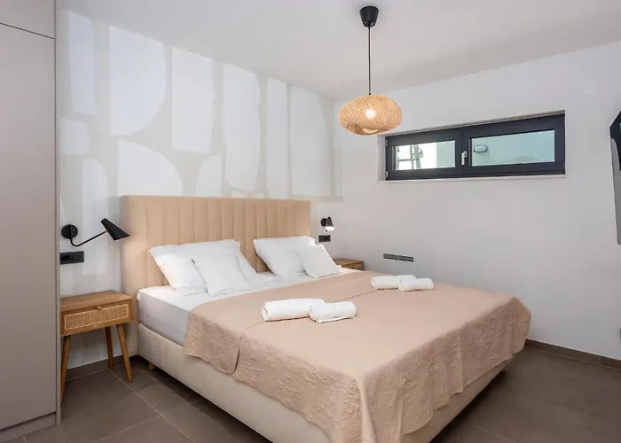 4 Bedroom Lovely In Цриквеница