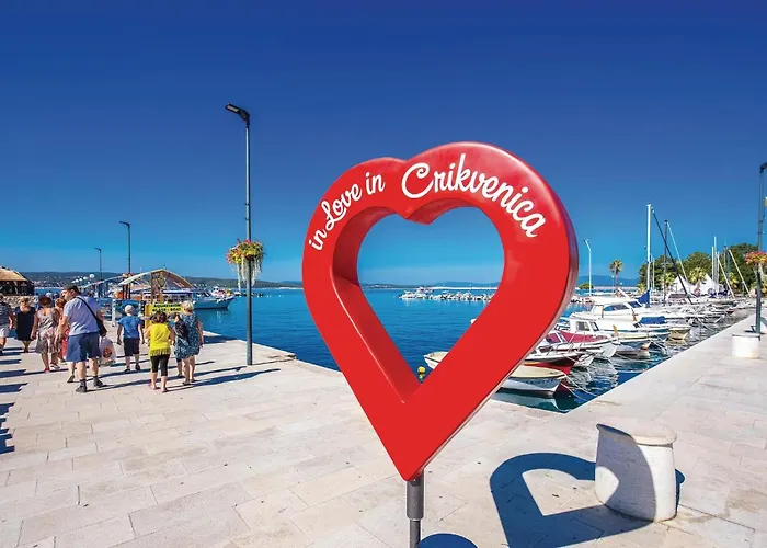 4 Bedroom Lovely In Holiday home