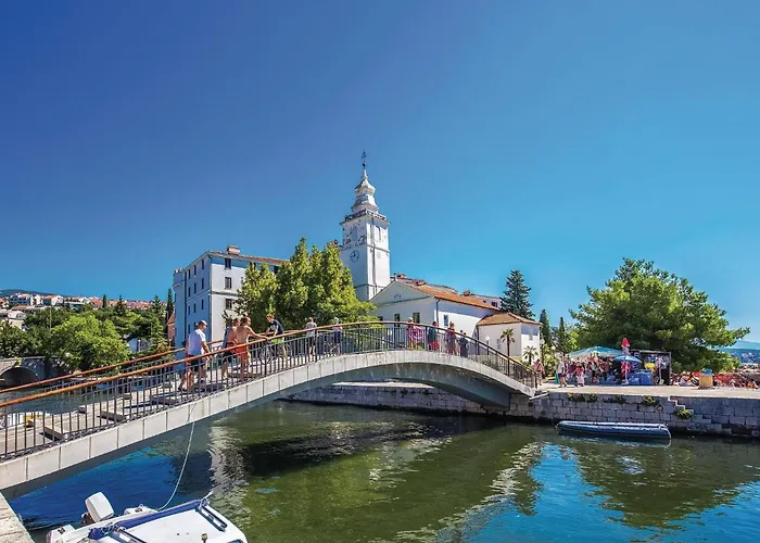 4 Bedroom Lovely In Holiday home *