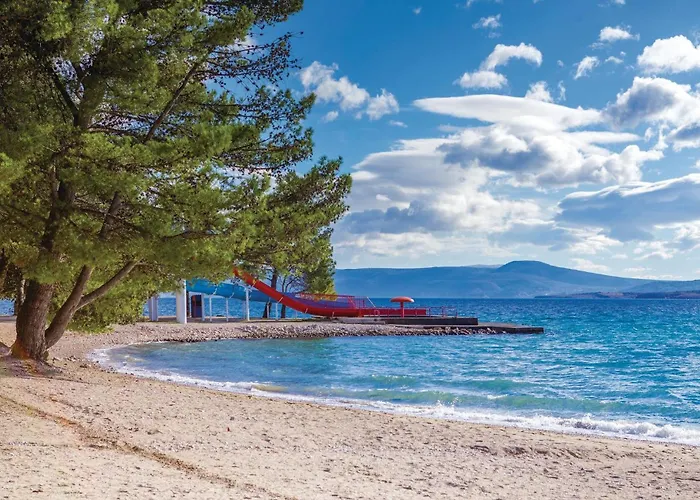 4 Bedroom Lovely In Holiday home